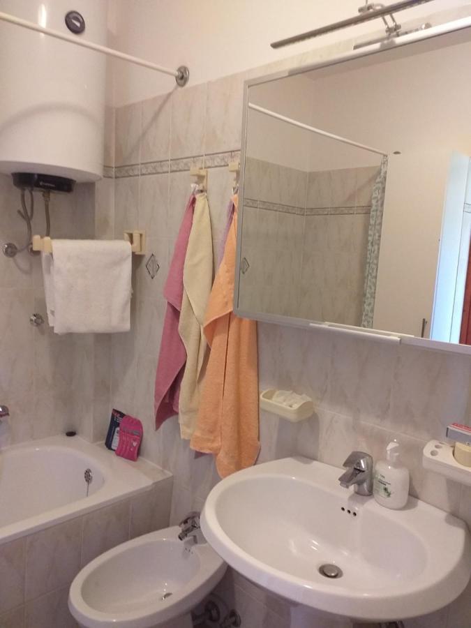 Ferienwohnung Lori Pula Exterior foto